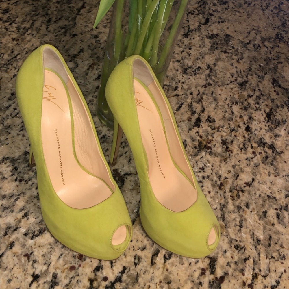 High Heel Giuseppe Zanotti Suede Peep toe Sz 36.5